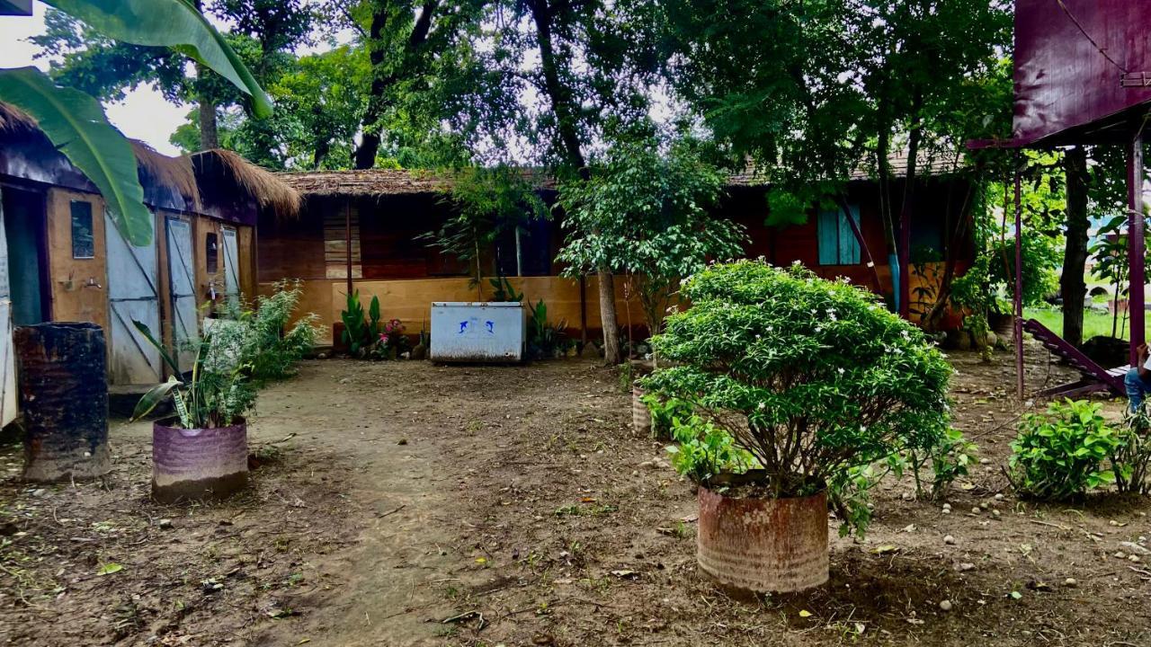 River Park Retreat Sauraha Exterior foto